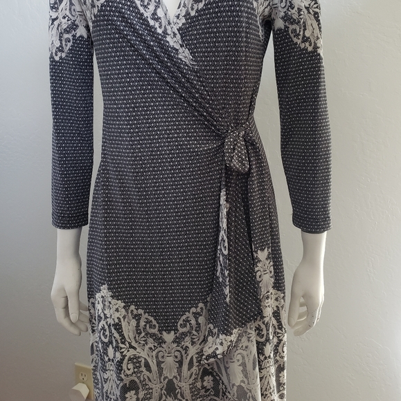 BCBG MaxAzria | Wrap Dress | Midi-Size: M | - Picture 4 of 8